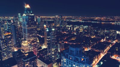Panorama nocturne d'une ville américaine