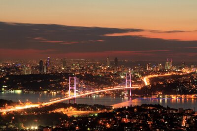 Papier peint  Panorama urbain nocturne avec un pont illuminé