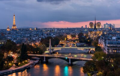 Paris de nuit en été