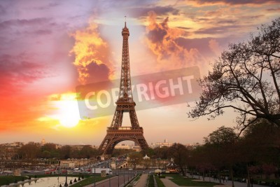 Papier peint  Paris la Tour Eiffel au soleil couchant