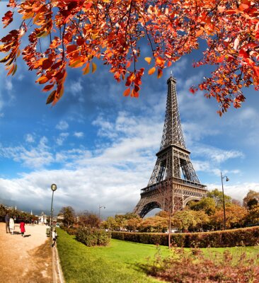 Paris la Tour Eiffel et l'automne