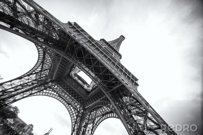 Papier peint  Paris la Tour Eiffel perspective de la grenouille
