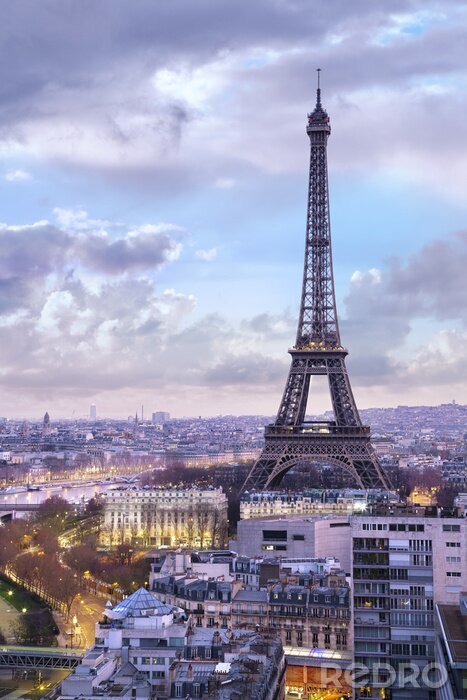 Papier peint  Paris la Tour Eiffel sous le ciel