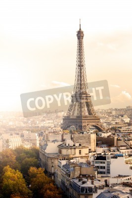 Papier peint  Paris la Tour Eiffel sous les nuages