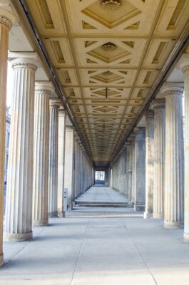 Passage avec colonnes antiques