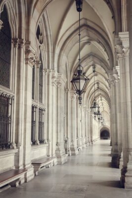 Passage avec piliers gothiques