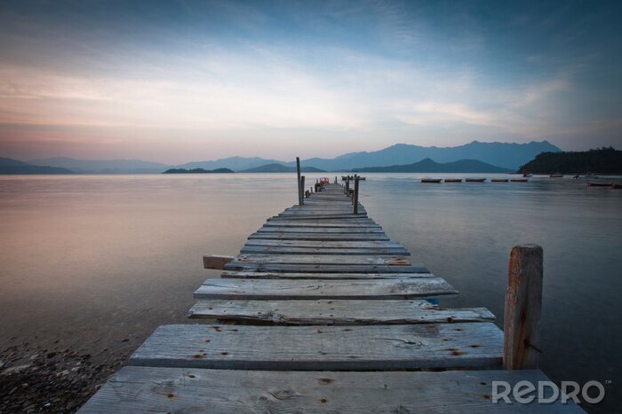 Papier peint  Passerelle ancienne bord du lac