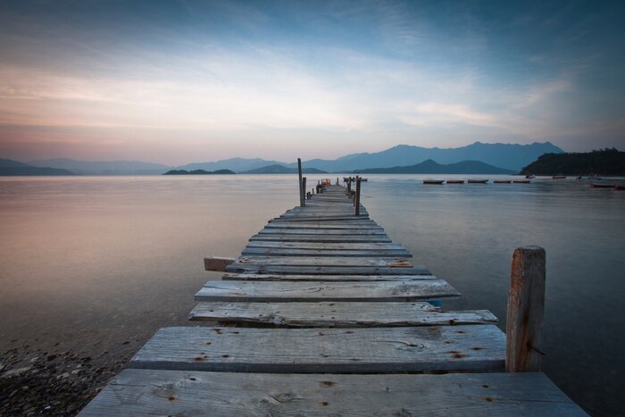 Papier peint  Passerelle ancienne bord du lac