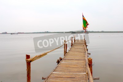 Papier peint  Passerelle bancale et drapeau