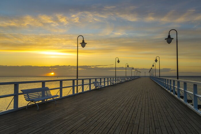 Papier peint  Passerelle en bois le soir