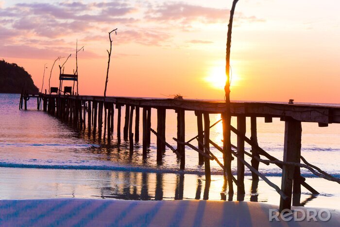 Papier peint  Passerelle en bois lumière du soir