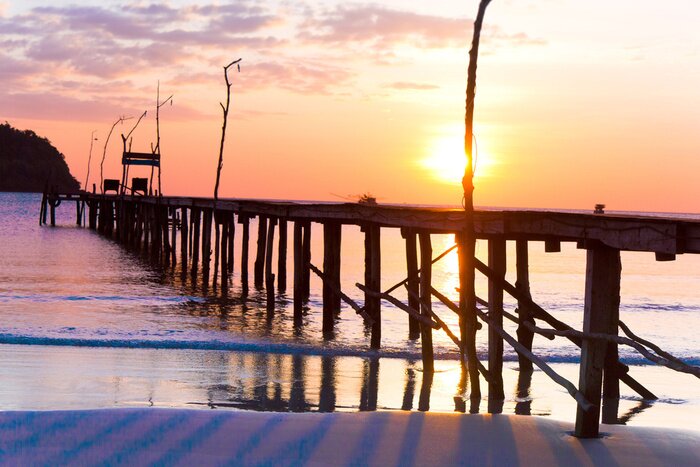 Papier peint  Passerelle en bois lumière du soir