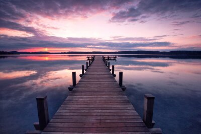 Papier peint  Passerelle et ciel violacé