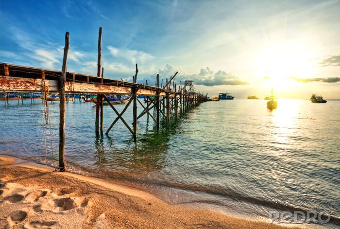 Papier peint  Passerelle étroite le soir