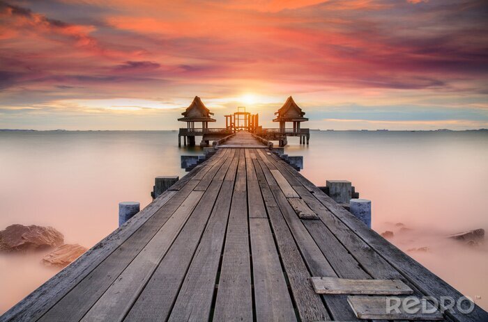 Papier peint  Passerelle mer brumeuse
