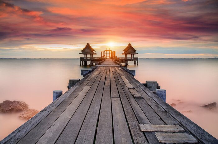 Papier peint  Passerelle mer brumeuse