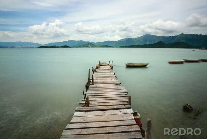 Papier peint  Passerelle vide au bord de l'eau