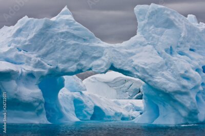 Papier peint  Paysage antarctique avec un iceberg