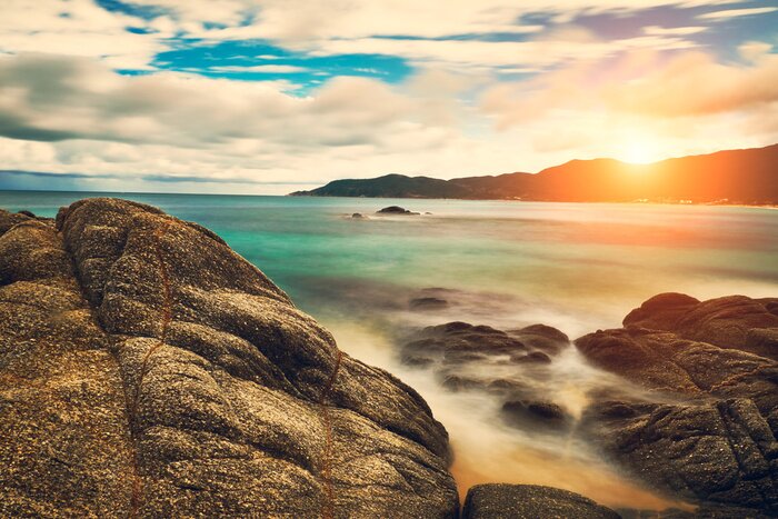 Papier peint  Paysage avec le coucher du soleil en arrière-plan