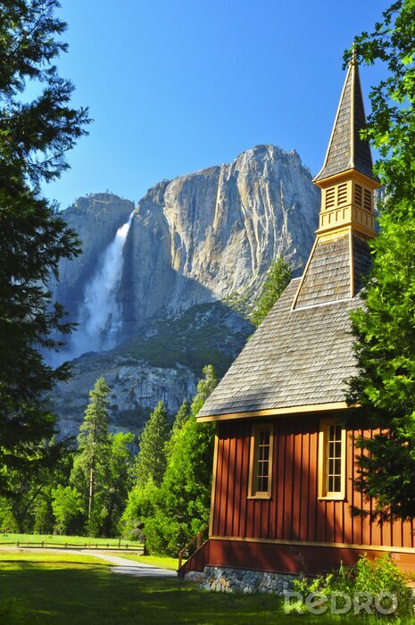 Papier peint  Paysage avec une église en bois
