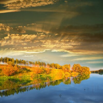Paysage d'automne avec une rivière