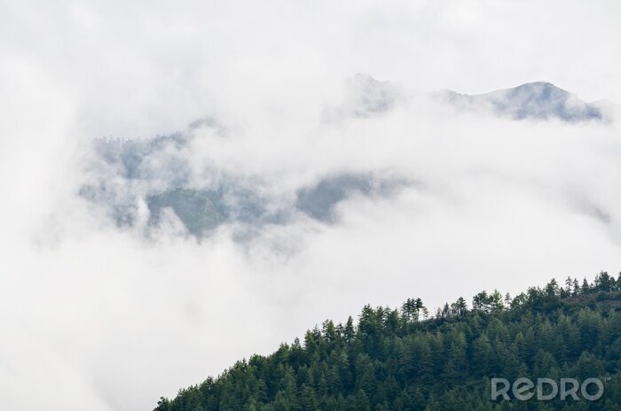 Papier peint  Paysage de montagne nuageux
