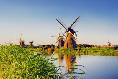 Paysage hollandais avec moulins à vent