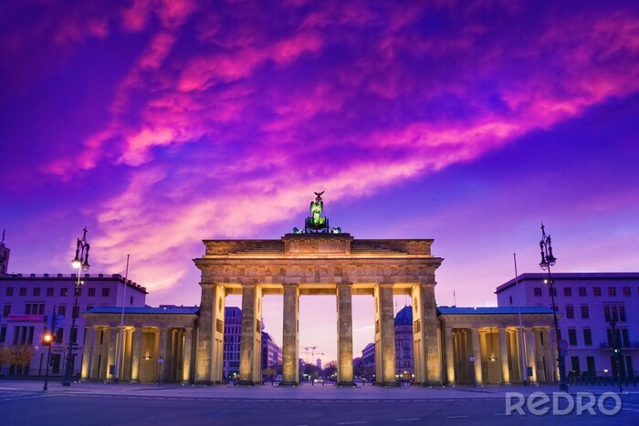 Papier peint  Paysage violet et monument de Berlin