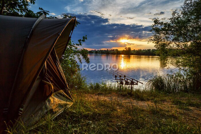 Papier peint  Pêche au bord du lac au coucher du soleil