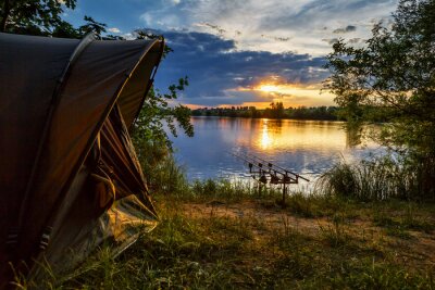 Papier peint  Pêche au bord du lac au coucher du soleil