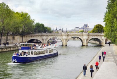 Papier peint  Péniche sur le fleuve à Paris