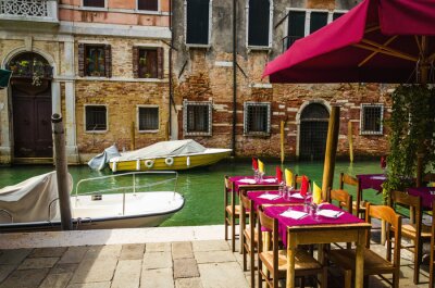 Papier peint  Petit restaurant sur un canal vénitien
