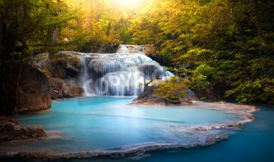 Papier peint  Petite chute d'eau dans la jungle