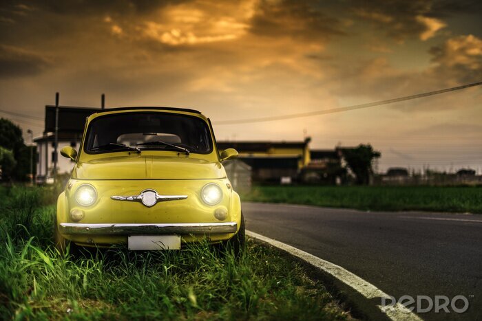 Papier peint  Petite voiture italienne Fiat Abarth cru