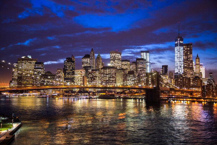Papier peint  Petits nuages sur le ciel de nuit à New York