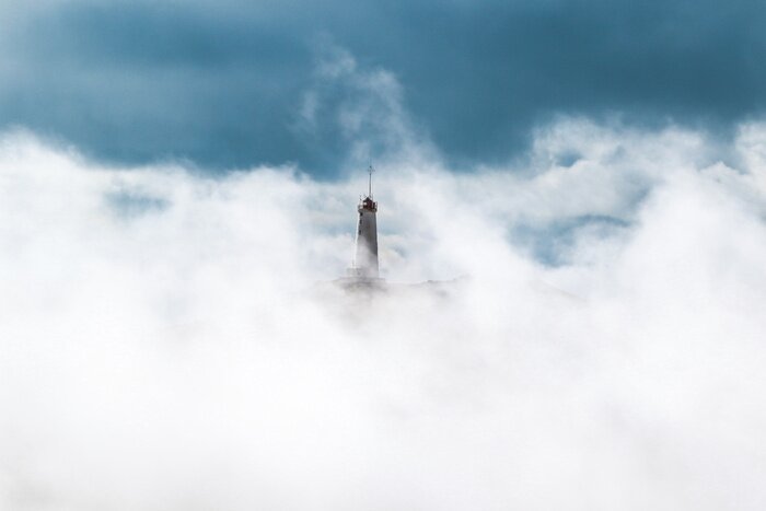 Papier peint  Phare au milieu des nuages