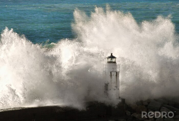 Papier peint  Phare au milieu des vagues blanches