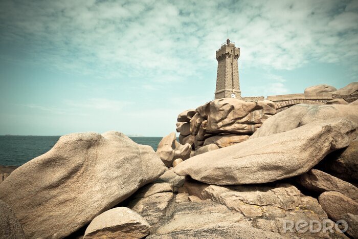 Papier peint  Phare dans un paysage en pierre