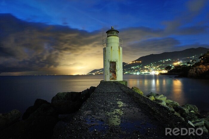 Papier peint  Phare dans une baie illuminée
