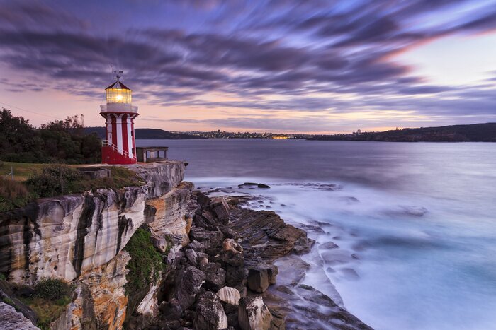 Papier peint  Phare maritime coloré sur les rochers