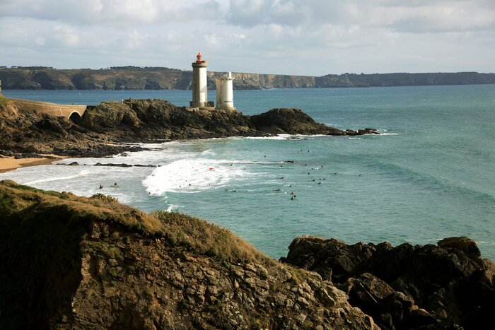 Papier peint  Phare maritime dans une baie pittoresque