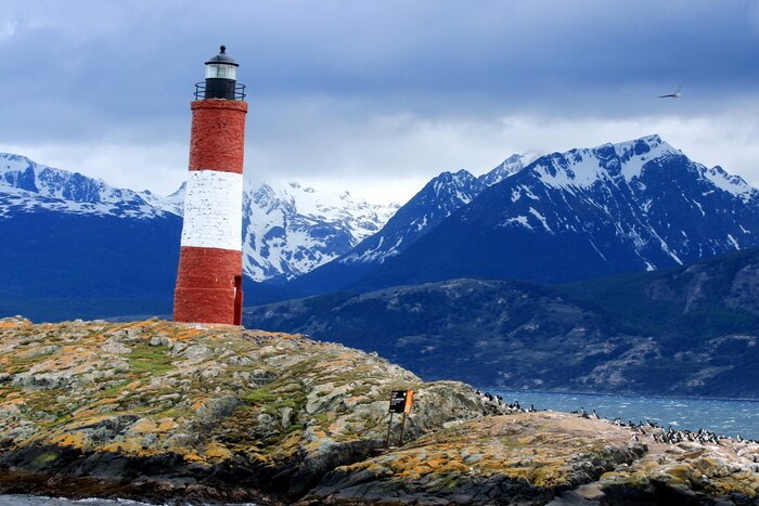 Papier peint  Phare maritime paysage de montagnes