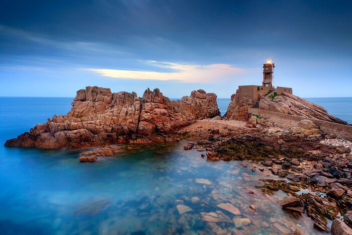 Papier peint  Phare sur les rochers beiges