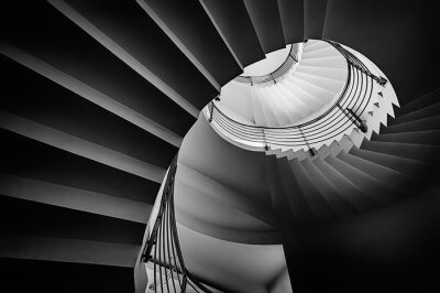 Papier peint  Photo noir et blanc de la spirale escalier tir de contre-plongée.