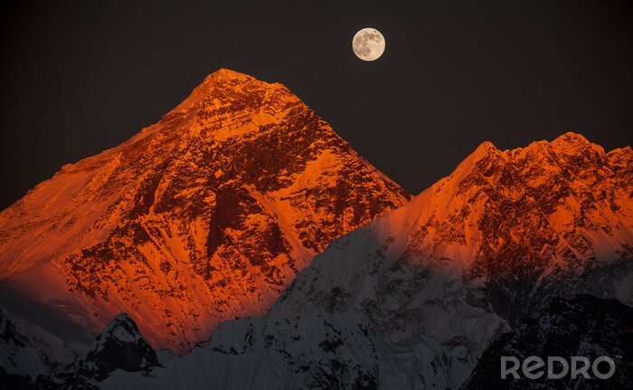 Papier peint  Pic Everest au coucher du soleil en pleine lune.