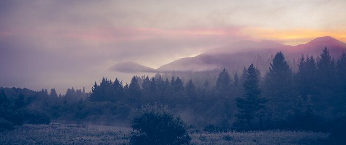 Papier peint  Pics montagneux au loin