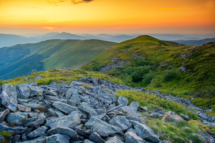 Papier peint  Pierres et montagnes au coucher du soleil