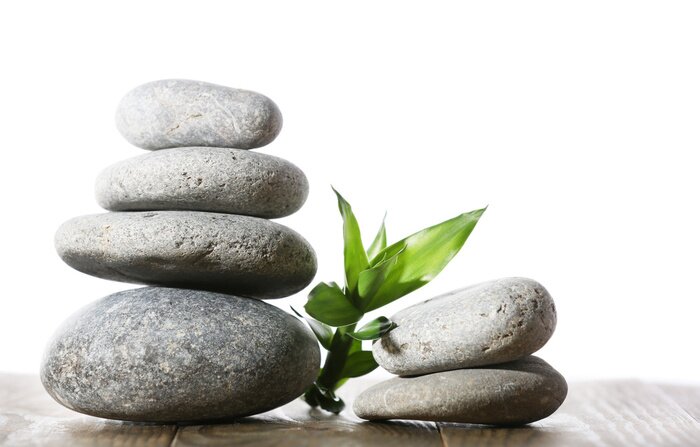 Papier peint  Pile de pierres de spa sur des planches de bois surface isolée sur blanc