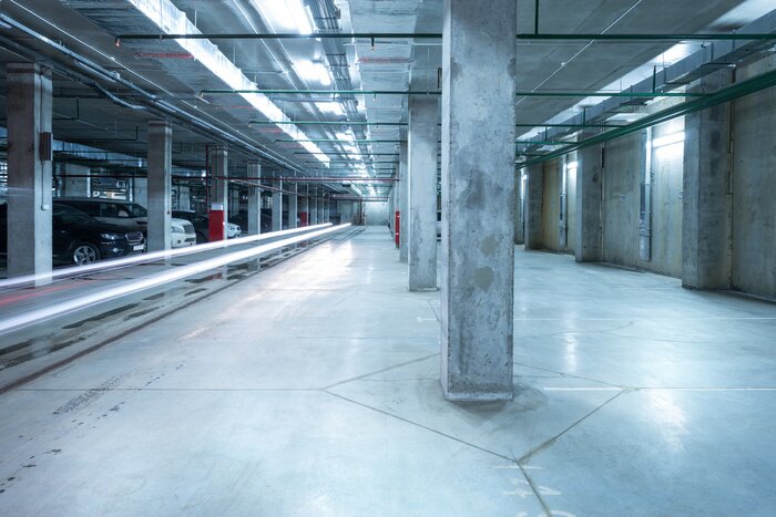 Papier peint  Piliers en béton sur un parking