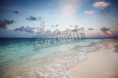 Papier peint  Plage côtière et nuages